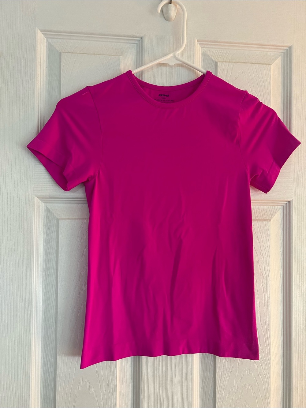 SKIMS Crew Neck Short Sleeve Tee in Vibrant Fuchsia